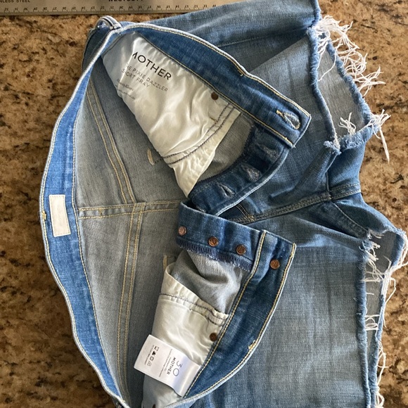 MOTHER The Pixie Dazzler Short Fray Size 30 in Blowing Kisses - Picture 4 of 4